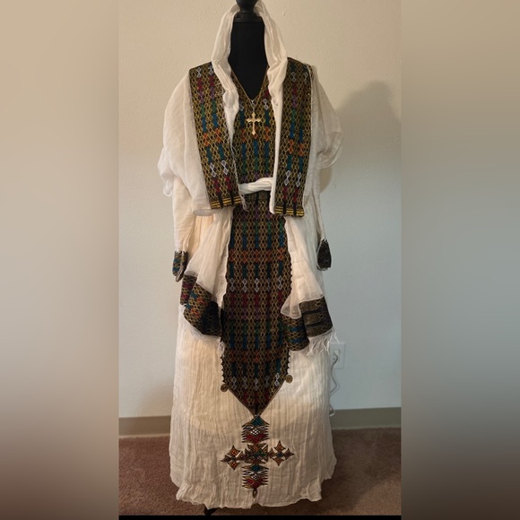 Beautiful hand made Ethiopian traditional dress 👗 will fit perfect medium and L - Picture 1 of 8